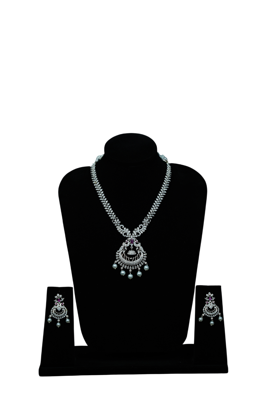Platinum finish simple peacock neck set