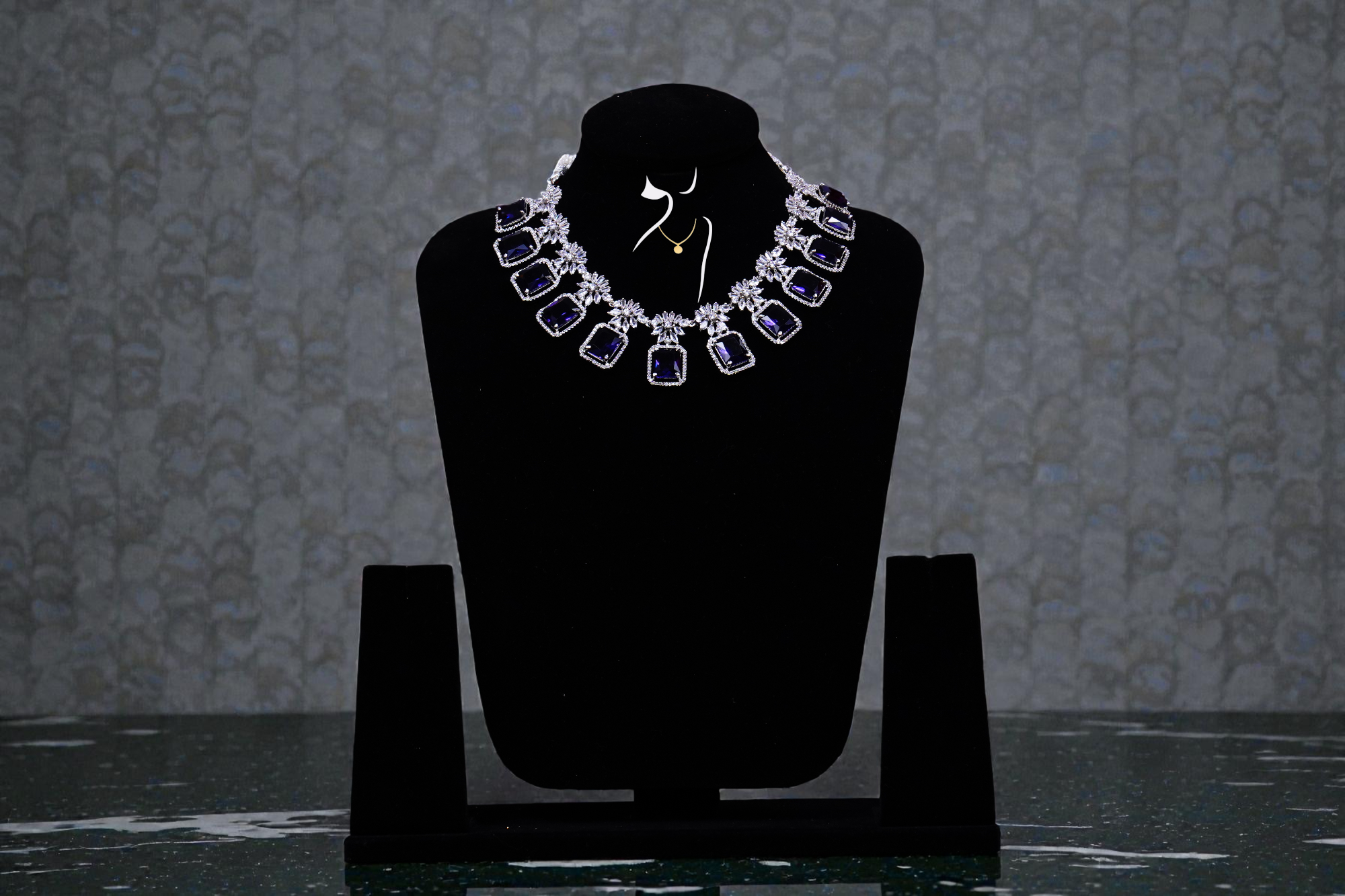 Platinum Flower with Square Design Neckless
