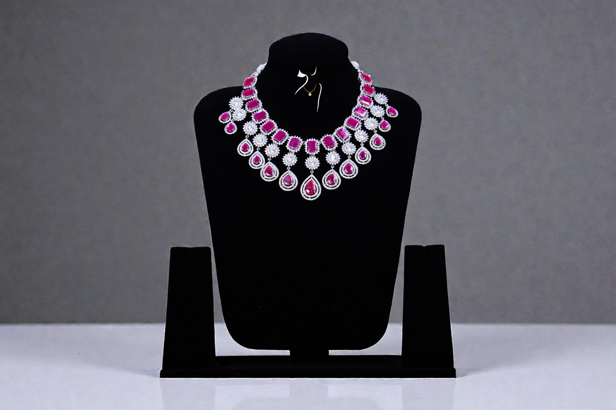 Platinum Square Round neck Neckless White