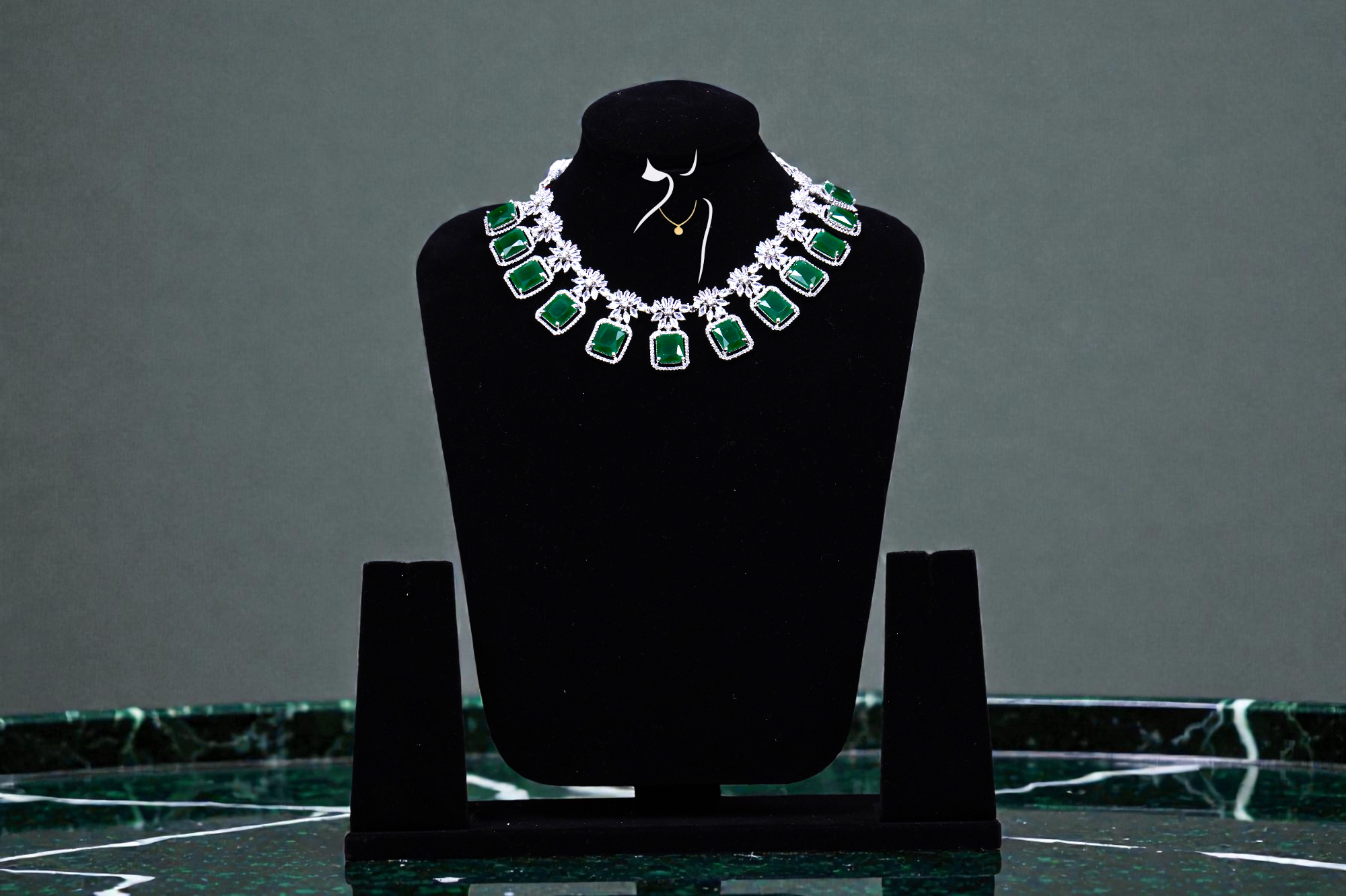 Platinum Flower with Square Design Neckless